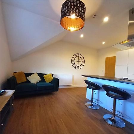 Roomy Penthouse 2 Double Bed Apartment - Spacious - Central Beeston - Free Secure Parking - Nottingham Kültér fotó