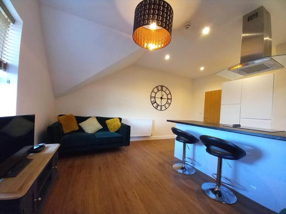 Roomy Penthouse 2 Double Bed Apartment - Spacious - Central Beeston - Free Secure Parking - Nottingham Kültér fotó