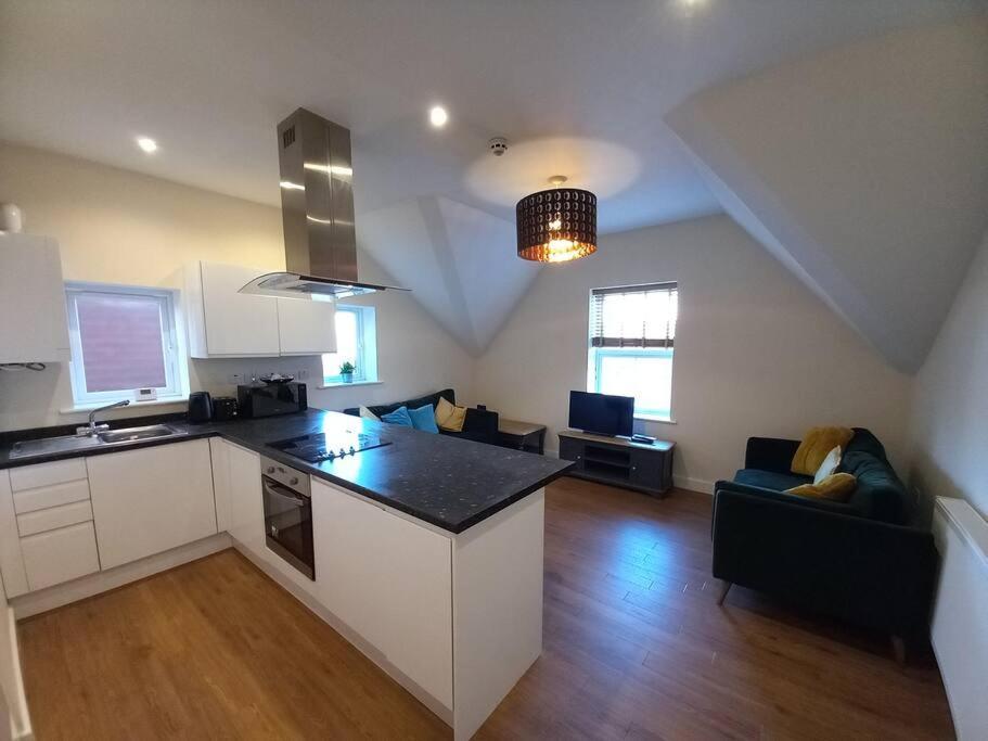 Roomy Penthouse 2 Double Bed Apartment - Spacious - Central Beeston - Free Secure Parking - Nottingham Kültér fotó